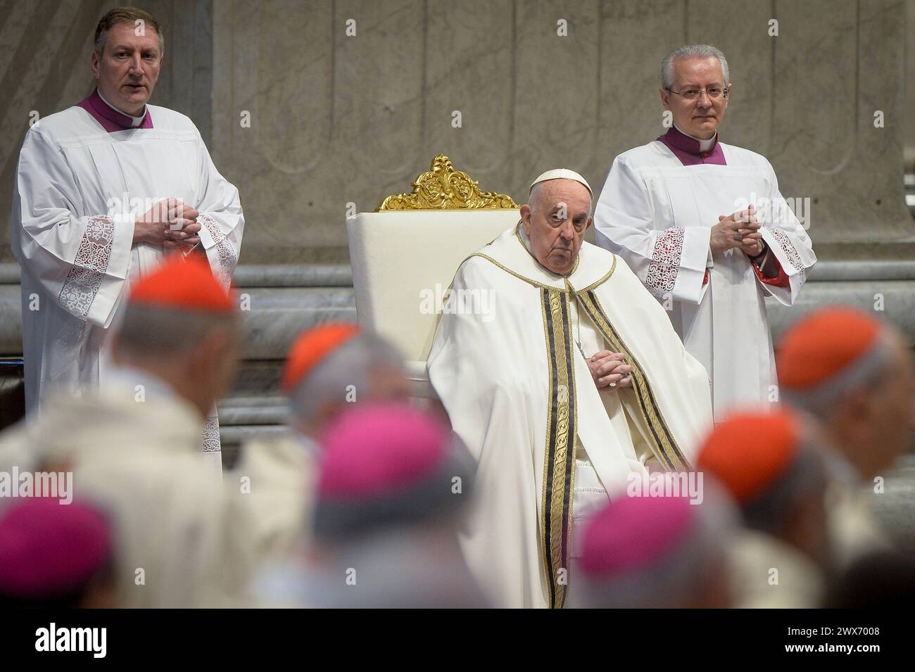 Italia, Roma, Ciudad del Vaticano, 28 de marzo de 2024: El Papa Francisco celebra la Misa Crismal en San La Basílica de Pedro en el Vaticano Foto © Stefano Carofei/Sintesi Crédito: AGENZIA SINTESI/Alamy Live News Foto de stock