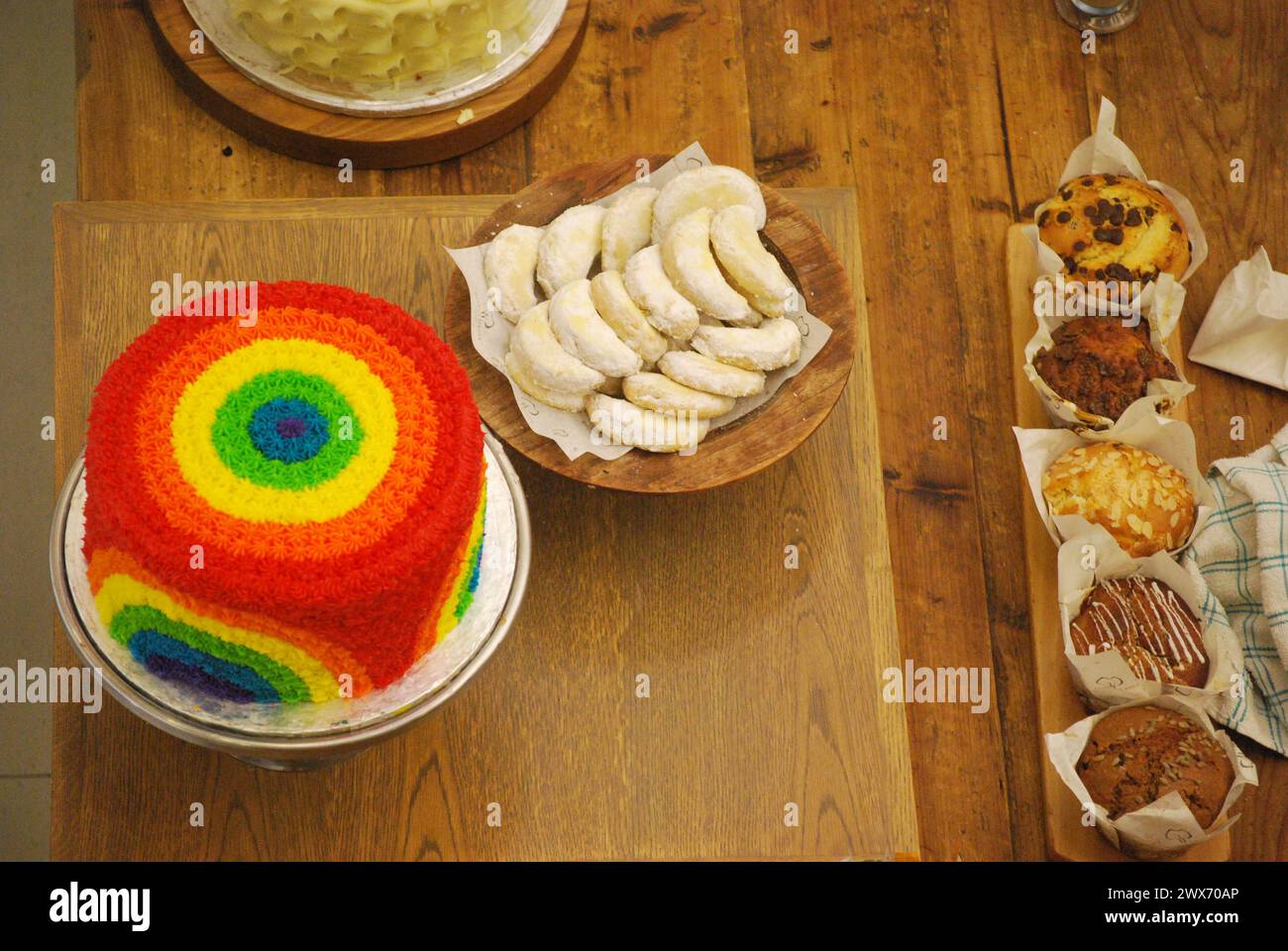 Dulces, pastel con los colores de la bandera sudafricana en Ciudad del Cabo Foto de stock