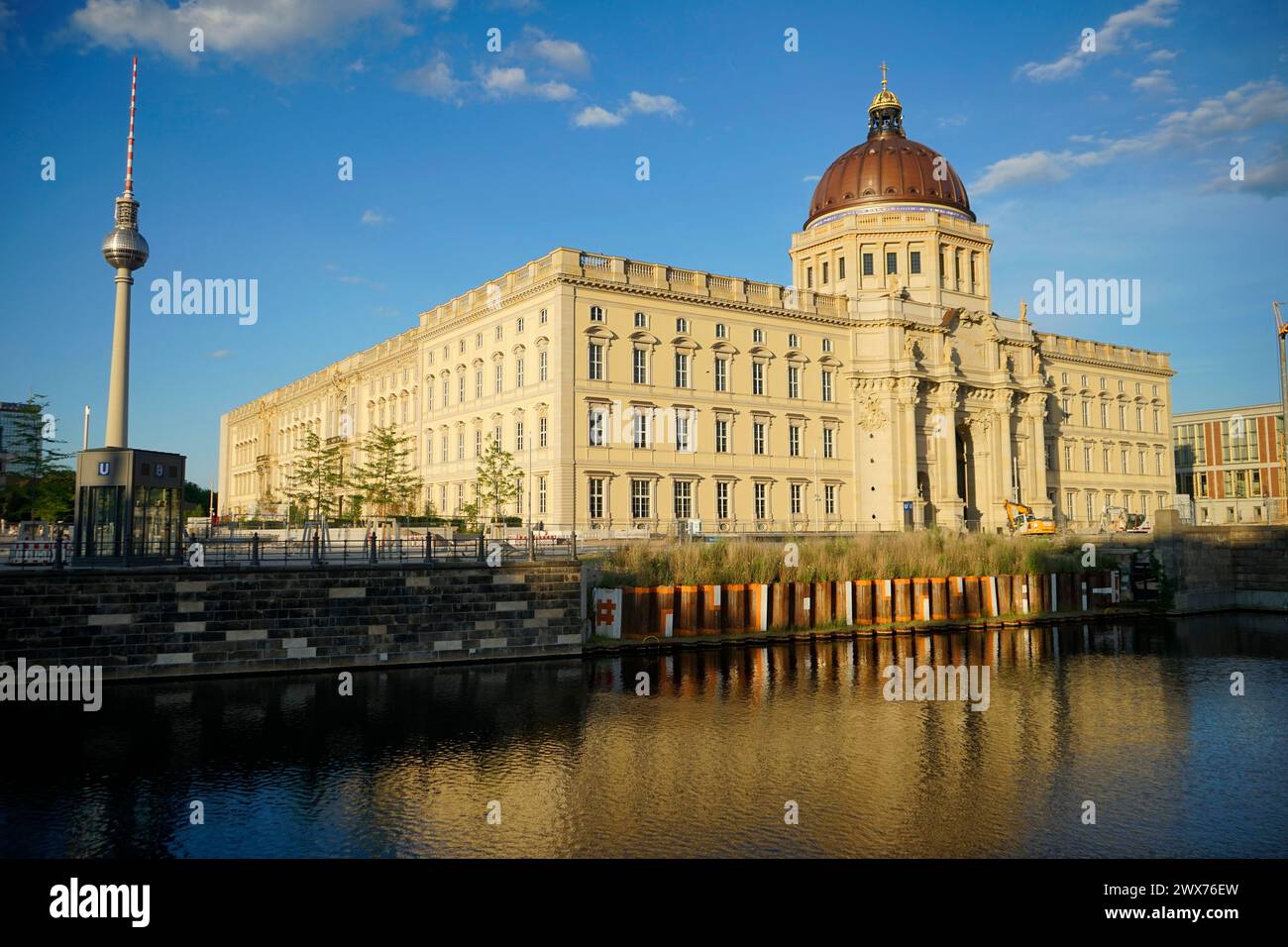 Fernsehturm, Humboldt Forum/ Berliner Stadtschloss, Berlin-Mitte (en inglés) (en inglés) Keine Werbung. Banco de datos: http://www.360 Foto de stock