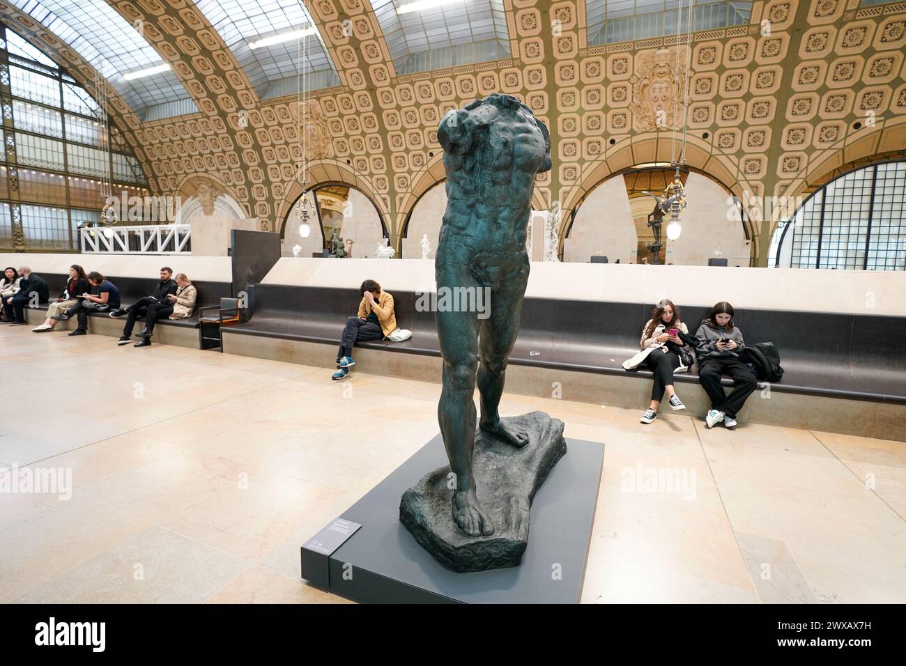 El Museo de Orsay es un museo en París, Francia, en la orilla izquierda del Sena Foto de stock