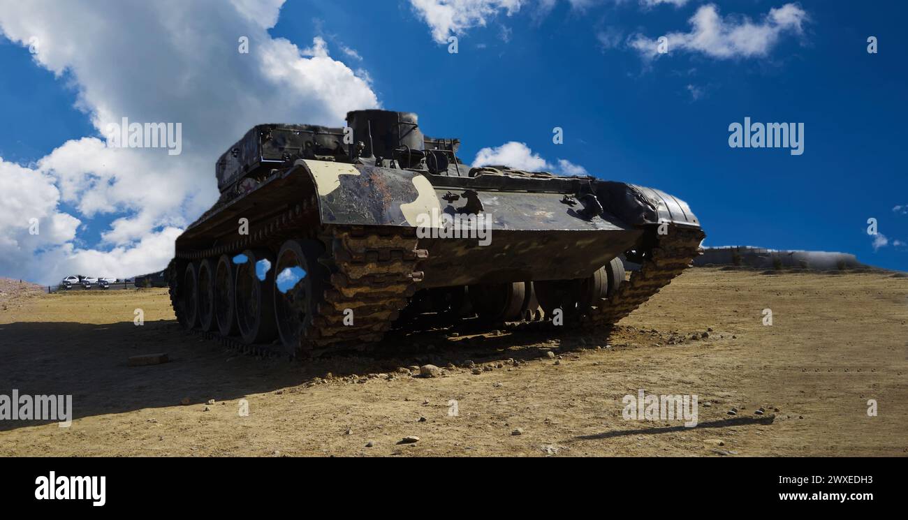 Tanques de campo de batalla y tecnología. tecnología militar. Imagen amplia para banners, anuncios Foto de stock