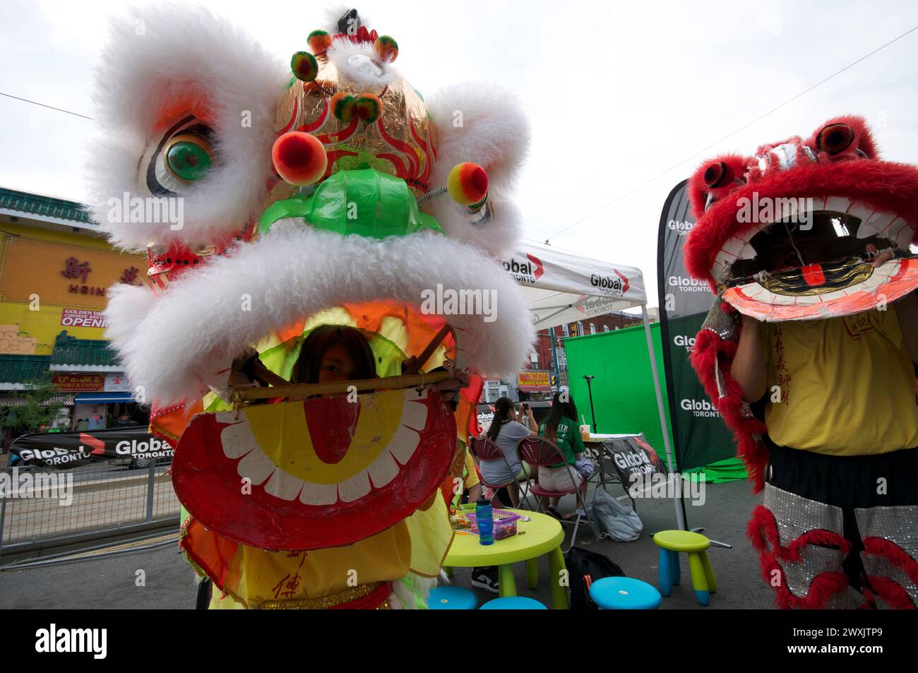 Actuaciones de danza del león en China Town en el Festival de la Cultura China. Foto de stock