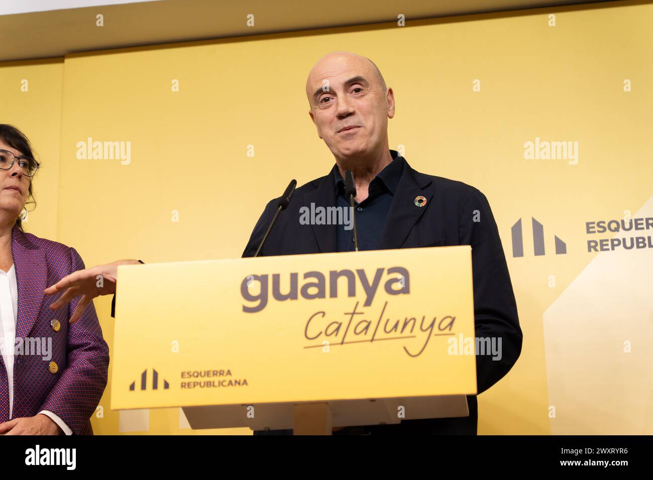 Esquerra presenta a su candidato número 2 para las elecciones europeas, el famoso meteorólogo de la televisión catalana y activista climática, Tomás Molina, argumentando que quiere entrar en la política para poder luchar desde dentro de las instituciones contra el cambio climático. Esquerra presenta su candidato n&#xfa;mero 2 a las elecciones europeas, el famoso meteorólogo de la televisión catalana y activista climático, Tomás Molina, argumentando que quiere entrar en pol&#xed;tica para poder luchar desde dentro de las instituciones contra el cambio climático. En la foto: Tomas Foto de stock