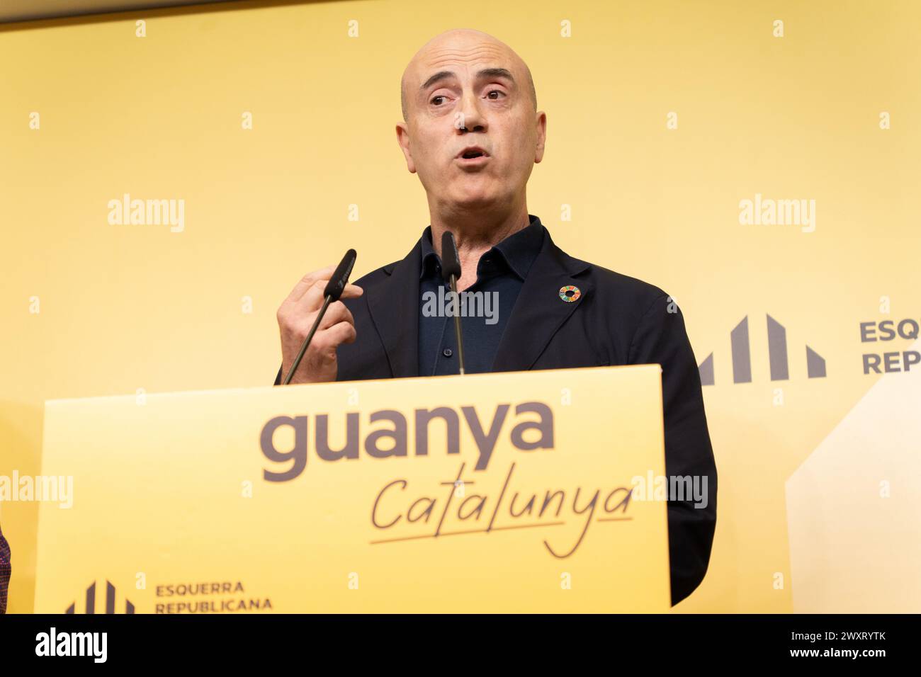 Esquerra presenta a su candidato número 2 para las elecciones europeas, el famoso meteorólogo de la televisión catalana y activista climática, Tomás Molina, argumentando que quiere entrar en la política para poder luchar desde dentro de las instituciones contra el cambio climático. Esquerra presenta su candidato n&#xfa;mero 2 a las elecciones europeas, el famoso meteorólogo de la televisión catalana y activista climático, Tomás Molina, argumentando que quiere entrar en pol&#xed;tica para poder luchar desde dentro de las instituciones contra el cambio climático. En la foto: Tomas Foto de stock