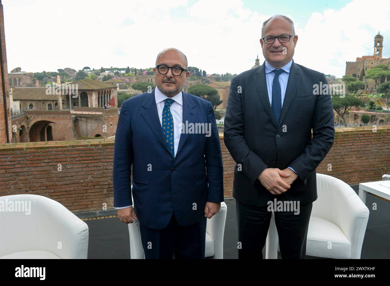 Italia, Roma, 2 de abril de 2024 : Presentación del proyecto ganador del concurso internacional 'El nuevo paseo arqueológico'. En la foto (R) el alcalde de Roma Roberto Gualtieri y el ministro de Cultura Gennaro Sangiuliano foto © Stefano Carofei/Sintesi/Alamy Live News Foto de stock