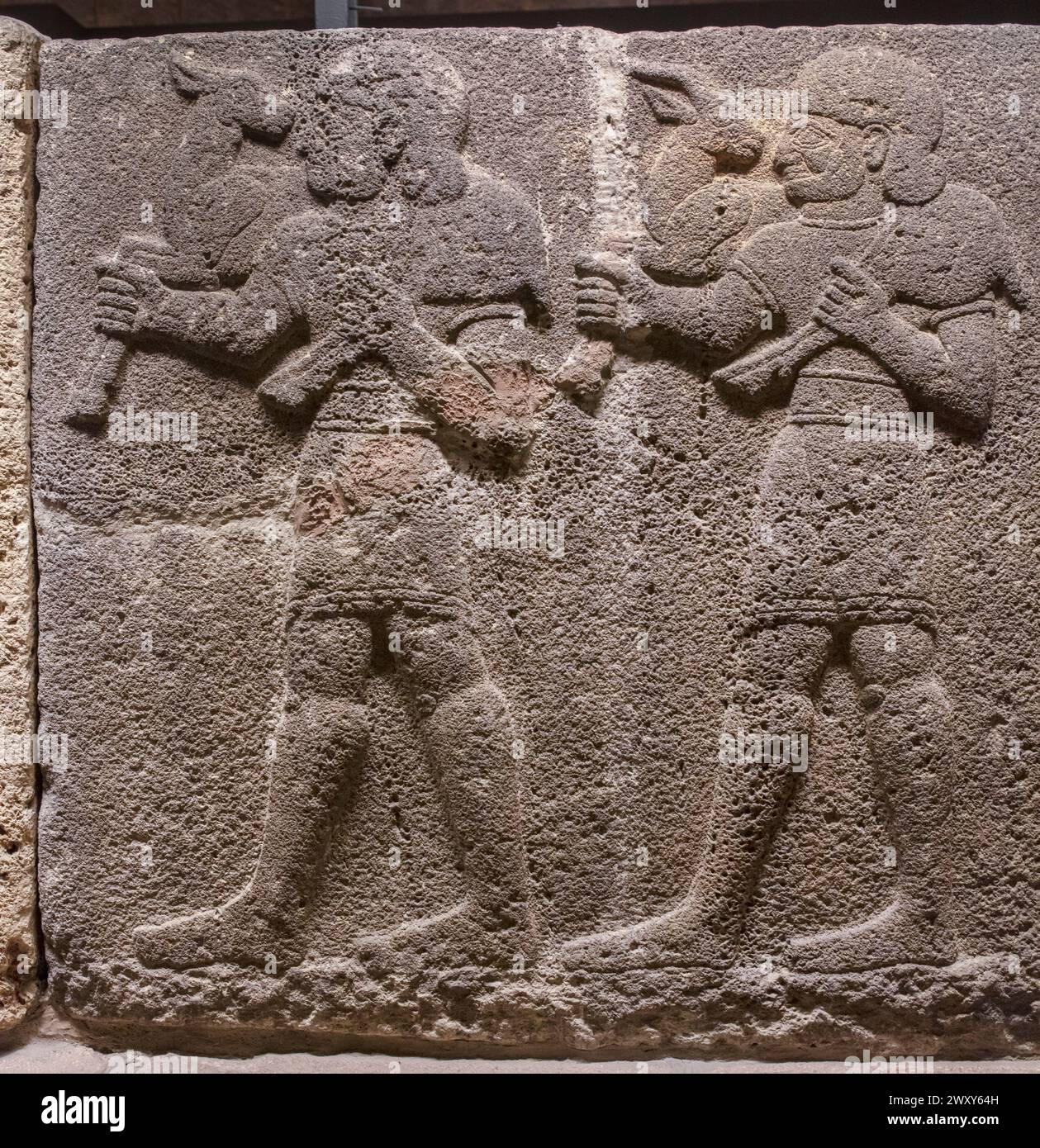 Relieve con procesión ritual, siglo IX a.C., basalto, Museo de Civilizaciones Anatolianas, Ankara, Turquía Foto de stock