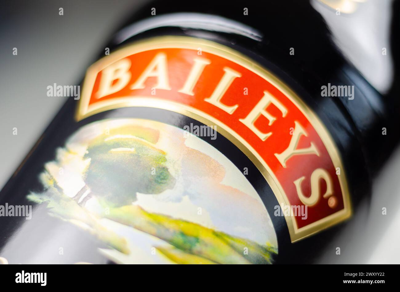 LONDRES, Reino Unido - 22 DE MARZO de 2024 Baileys Original Irish Cream Liceur, un licor irlandés en crema que combina un delicioso whisky irlandés con un doble suave y aterciopelado Foto de stock