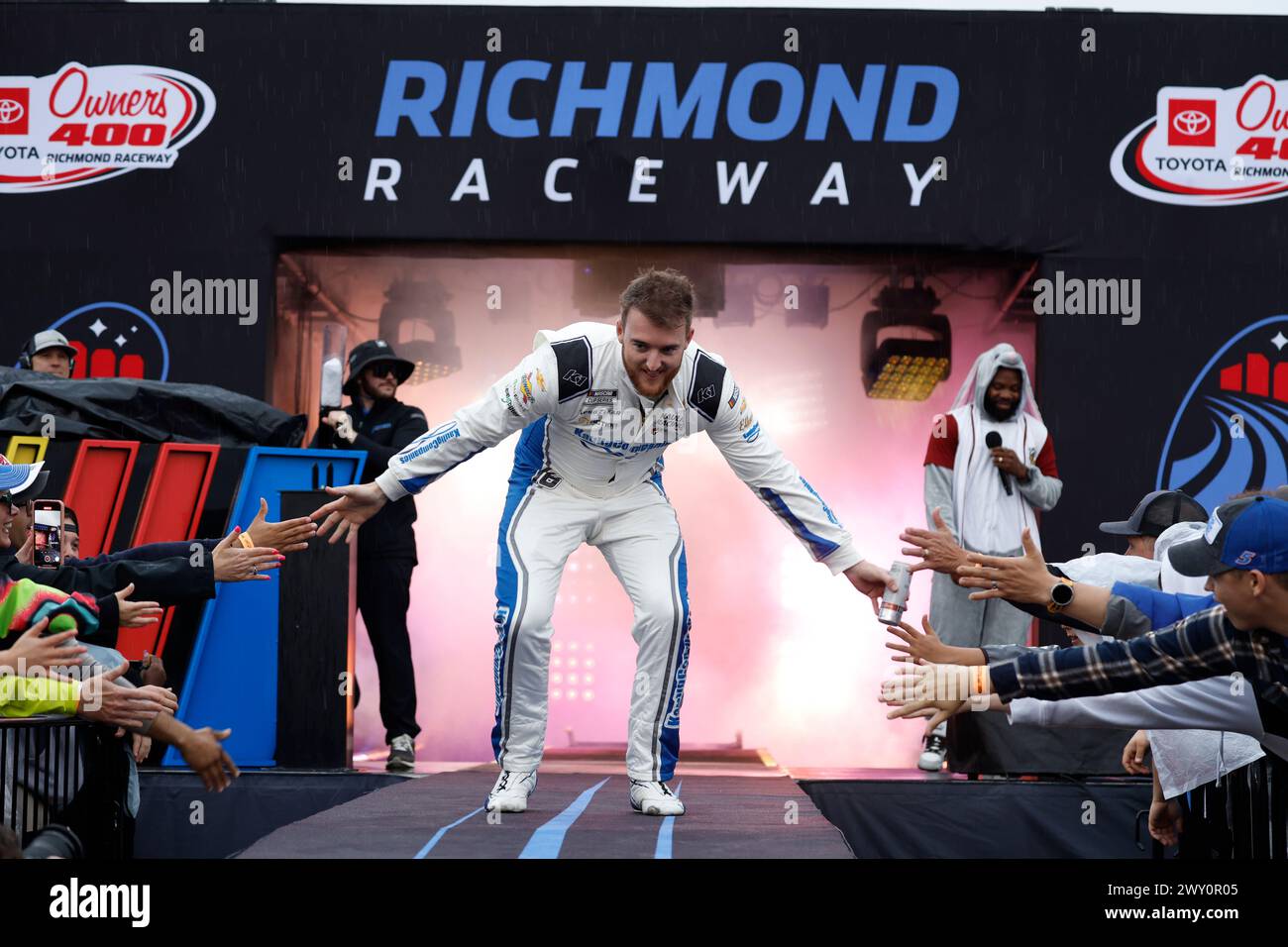 El piloto de la NASCAR Cup Series, Ty Dillon, se presenta para el Toyota Owners 400 en Richmond, VA, EE.UU.(Imagen de crédito: © Stephen A Arce Action Sports Photography/Cal Sport Media) Foto de stock