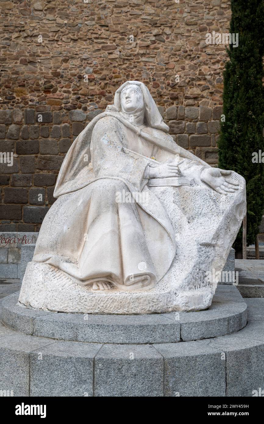Estatua de Santa Teresa (Santa Teresa), Ávila, Castilla y León, España Foto de stock