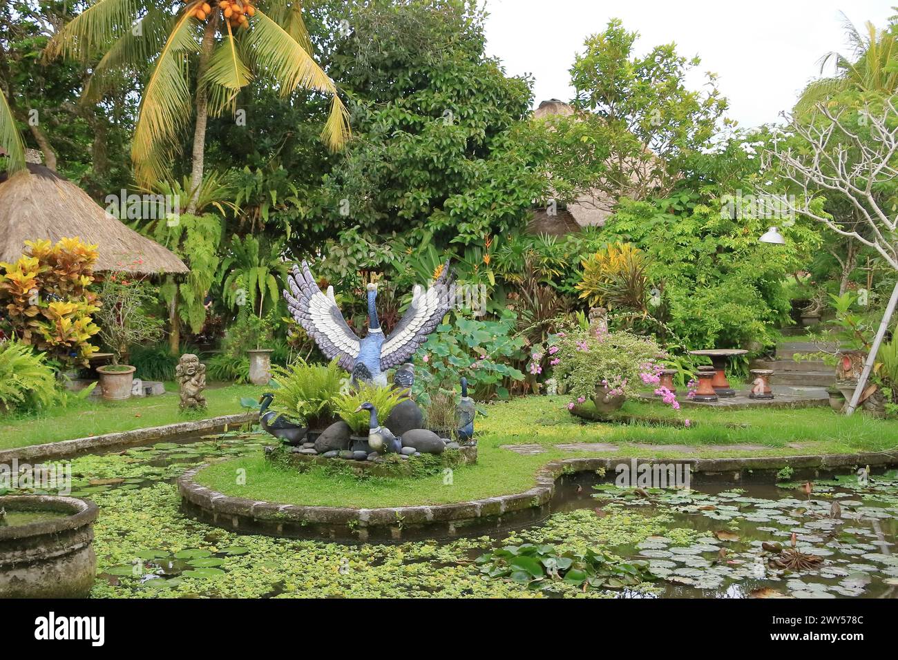 Un jardín verde tradicional Bali, Indonesia Foto de stock