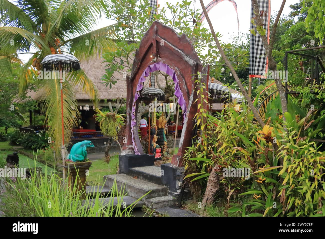 Un jardín verde tradicional Bali, Indonesia Foto de stock