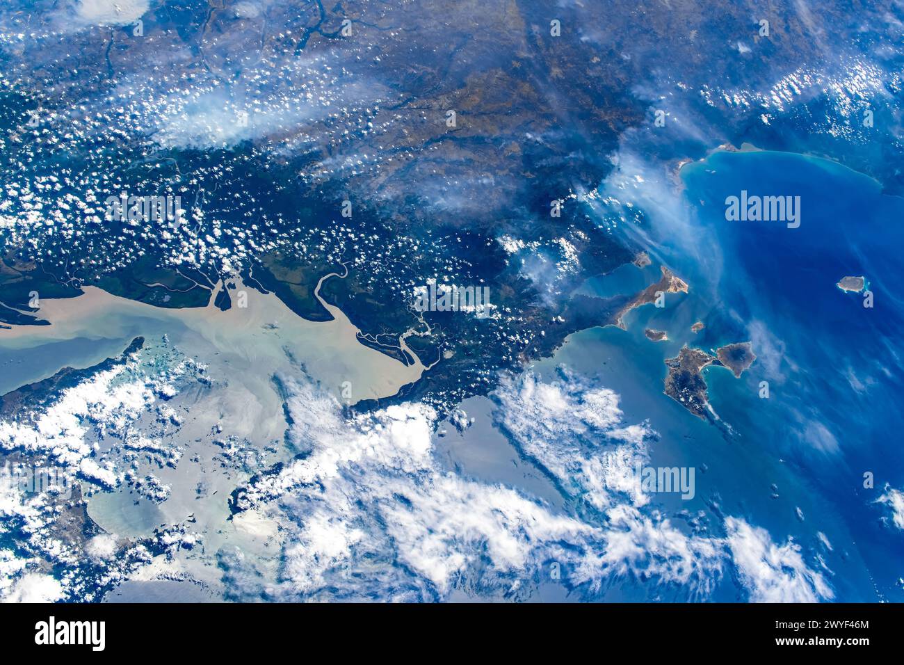 Características costeras en Venezuela. Mejora digital de una imagen proporcionada por la NASA Foto de stock