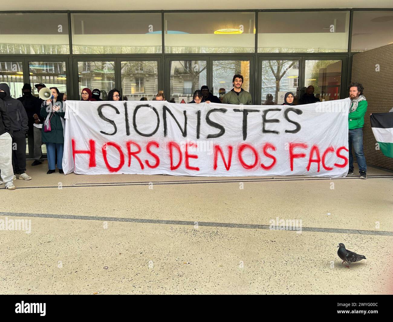 París, Francia, Grupo de estudiantes de la Universidad pro-palestiana que protestan contra los sionistas en el Campus, Universidad de París Nouvelle Sorbonne, Foto de stock