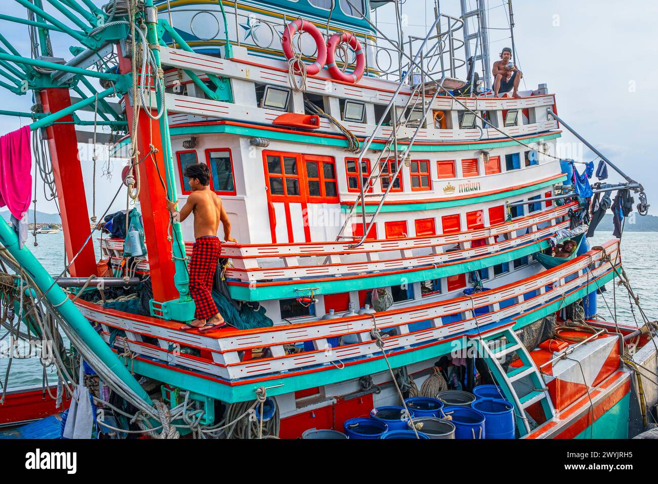 Tailandia, provincia de Rayong, Ban Phe, el puerto pesquero Foto de stock