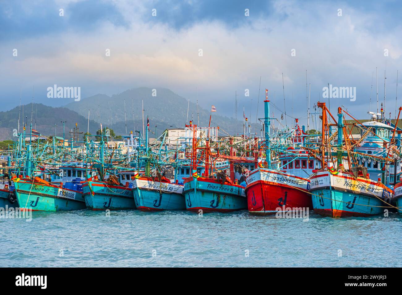 Tailandia, provincia de Rayong, Ban Phe, el puerto pesquero Foto de stock