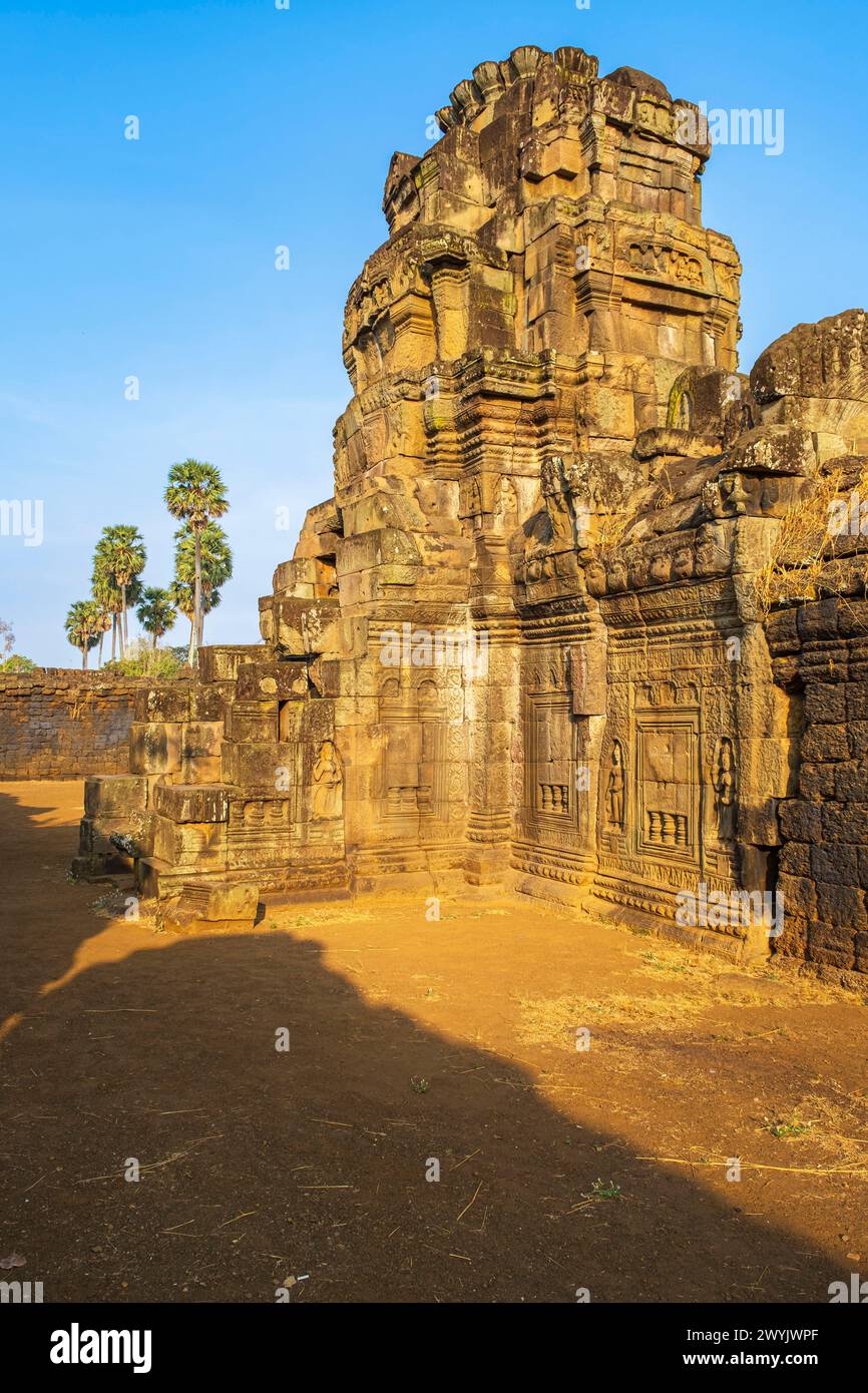 Camboya, Kampong Cham, el templo budista Angkorian Vat Nokor (o Nokor Bachey) construido en el siglo XI Foto de stock