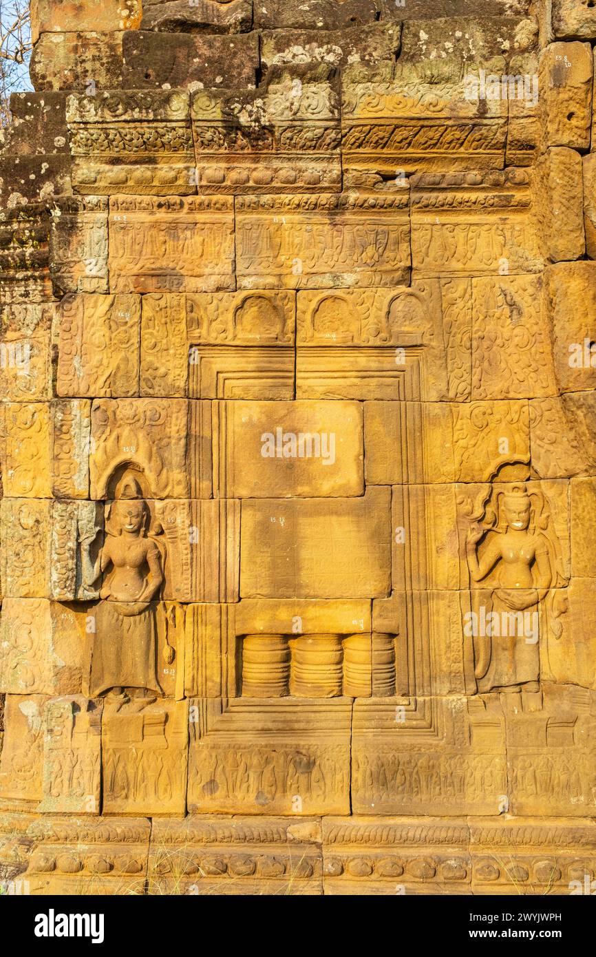 Camboya, Kampong Cham, el templo budista Angkorian Vat Nokor (o Nokor Bachey) construido en el siglo XI Foto de stock