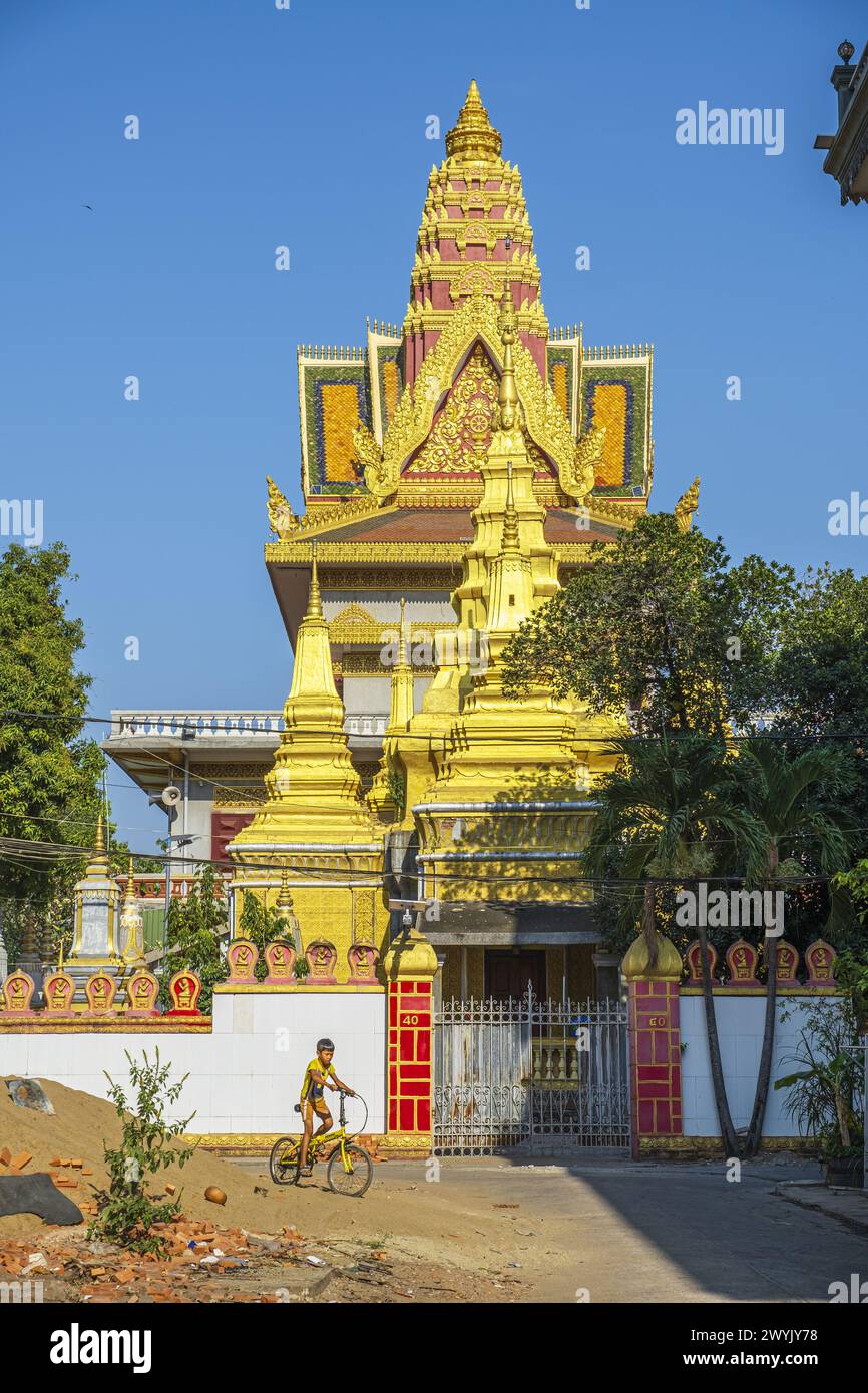 Camboya, Phnom Penh, distrito de Doun Penh, Wat Ounalom, templo budista fundado en el siglo XV Foto de stock