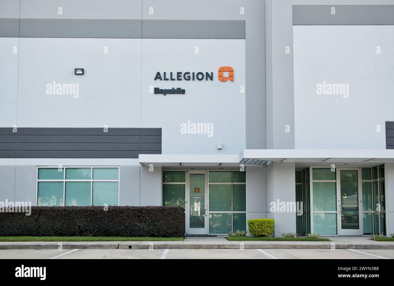 Houston, Texas EE.UU. 04-07-2024: Allegion plc edificio de oficinas exterior escaparate empresa distrito industrial, fabricación de productos de seguridad. Foto de stock