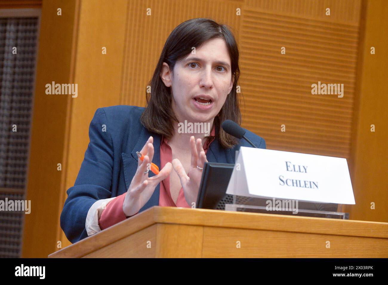 Italia, Roma, 9 de abril de 2024 : Elly Schlein, secretaria del Partido Demócrata y líder de la oposición, participa en la conferencia 'Agua y sol, una combinación perfecta' Foto © Stefano Carofei/Sintesi/Alamy Live News Foto de stock