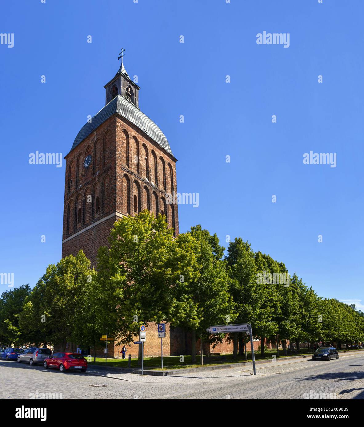 Iglesia protestante Marienkirche en Ribnitz-Damgarten, Alemania Foto de stock