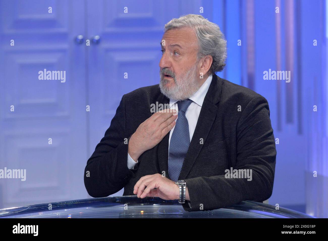 Italia, Roma, 11 de abril de 2024 : Michele Emiliano, Presidente de la Región de Apulia, participa en el programa de televisión 'Porta a Porta' Foto © Stefano Carofei/Sintesi/Alamy Live News Foto de stock