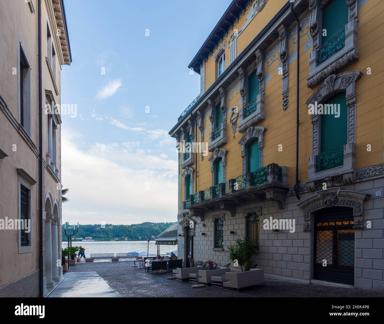 Salo, Lago di Garda (Lago de Garda), Palazzo Liberty Lungolago Zanardelli, Palacio Art Nouveau en Brescia, Lombardia / Lombardía, Italia Foto de stock