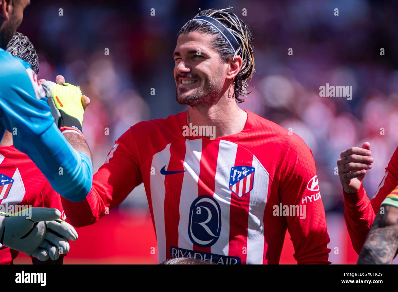 Madrid, España. 13 de abril de 2024. Rodrigo De Paul del Atlético de Madrid visto durante el partido de fútbol de La Liga EA Sports entre el Atlético de Madrid y el Girona FC en el Estadio Civitas Metropolitano. Atlético de Madrid 3 : 1 Girona FC. Crédito: SOPA Images Limited/Alamy Live News Foto de stock