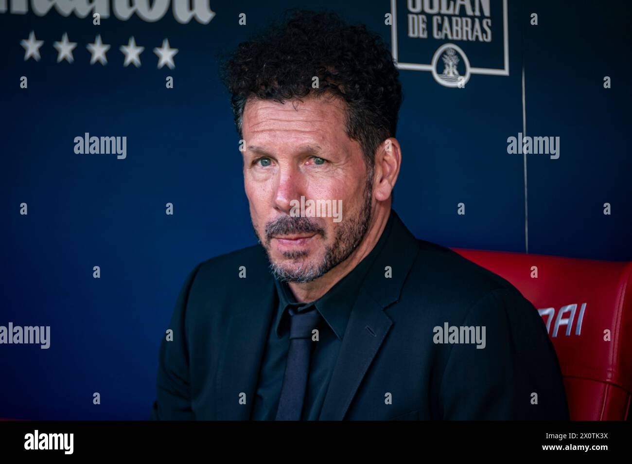 Madrid, España. 13 de abril de 2024. Diego Pablo Simeone, entrenador del Atlético de Madrid, visto durante el partido de fútbol de la Liga EA Sports entre el Atlético de Madrid y el Girona FC en el Estadio Civitas Metropolitano. Atlético de Madrid 3 : 1 Girona FC. Crédito: SOPA Images Limited/Alamy Live News Foto de stock