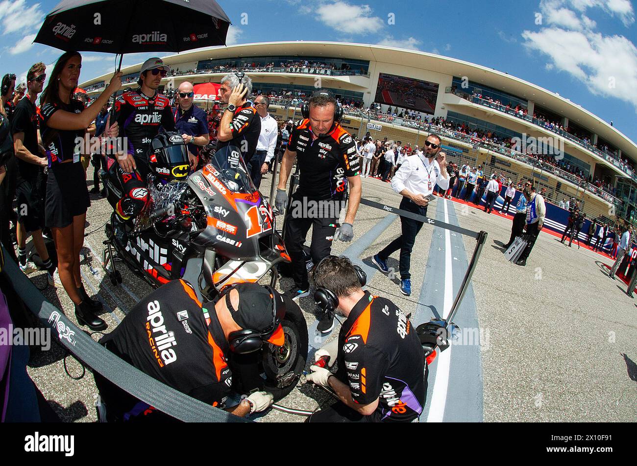 Las Américas. 14 de abril de 2024. Maverick Vi-ales (12) con Aprilia Racing en acción carrera por el campeonato de MotoGP en el Gran Premio Red Bull de las Américas, Circuito de las Américas. Austin, Texas. Mario Cantu/CSM/Alamy Live News Foto de stock