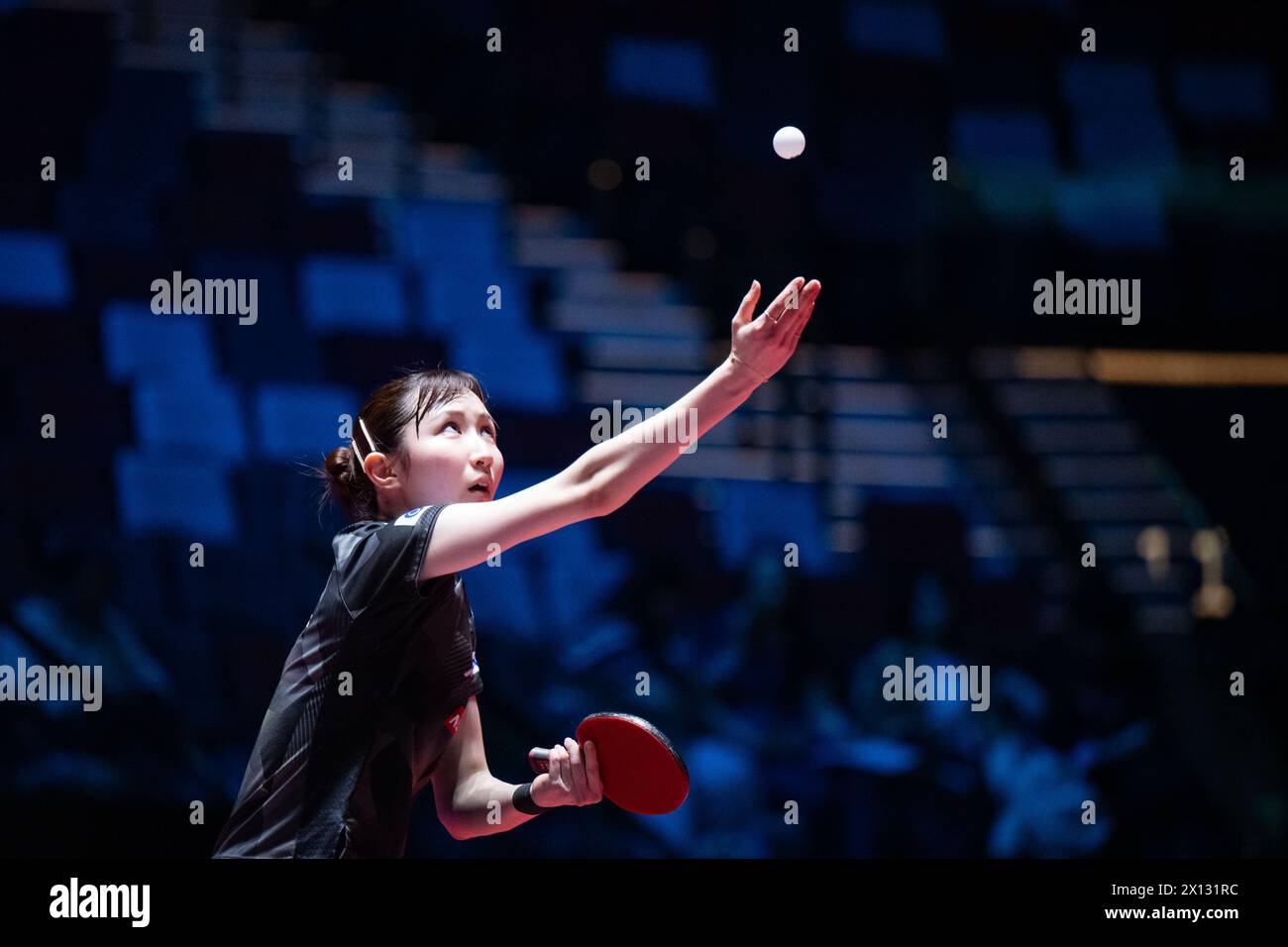 Macao, China. 15 de abril de 2024. Hayata Hina de Japón sirve durante el partido de singles femenino contra Sabine Winter de Alemania en el WTT Champions Macao 2024 en el Galaxy Macao en Macao, China, 15 de abril de 2024. Crédito: Cheong Kam Ka/Xinhua/Alamy Live News Foto de stock