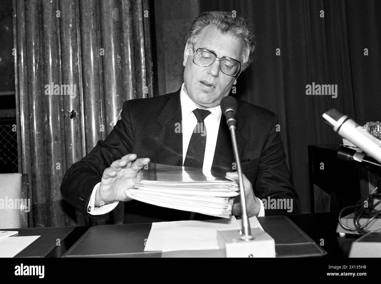 Reunión del comité Noricum-Investigación en Viena el 23 de marzo de 1990. En la imagen: Rudolf Streicher, ministro de tráfico y empresas públicas, fue invitado como testigo. - 19900323 PD0011 - Rechteinfo: Derechos gestionados (RM) Foto de stock