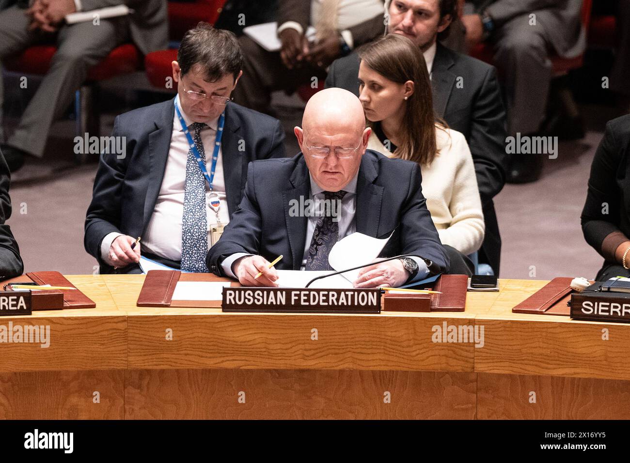 Nueva York, Nueva York, Estados Unidos. 14 de abril de 2024. El embajador ruso Vassily Nebenzia asiste a la reunión de emergencia del Consejo de Seguridad sobre la situación en Oriente Medio en la sede de la ONU en Nueva York. La reunión se convocó a petición de la Misión de Israel después de un ataque sin precedentes de Irán contra Israel lanzado desde Irán, Irak y Yemen con drones, cruceros y misiles balísticos. El 99% de ellos fueron derribados por la defensa aérea de Israel y con la ayuda de las fuerzas de los Estados Unidos ubicadas en la zona. (Imagen de crédito: © Lev Radin/Pacific Press vía ZUMA Press Wire) ¡USO EDITORIAL SOLAMENTE! No para USO comercial Foto de stock