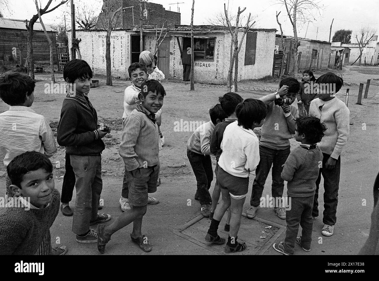 Barrio Lacarra, barrio pobre de Buenos Aires o villa miseria, 6 de agosto de 1971. Foto de stock