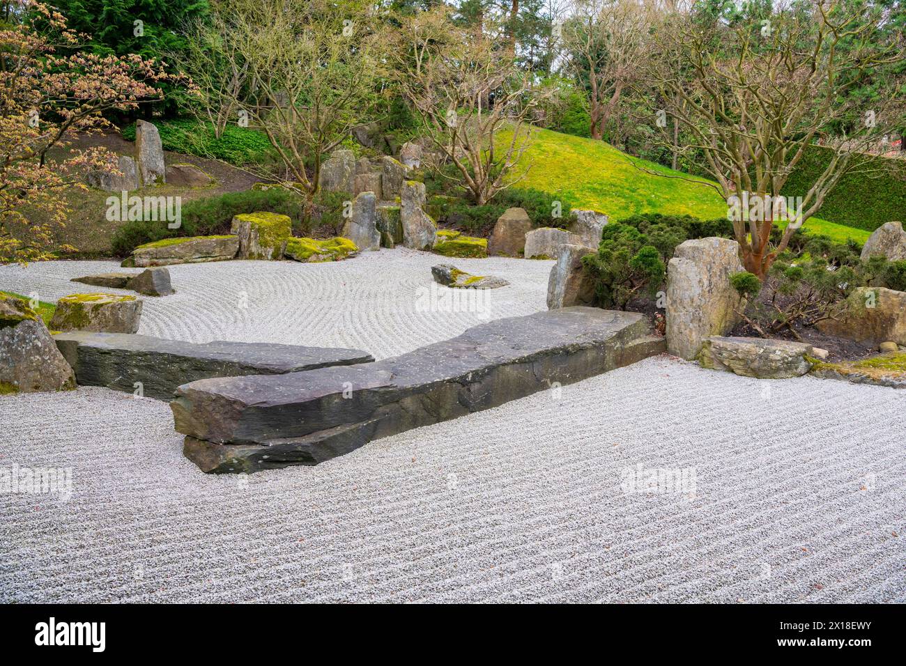 Jardín zen, guijarros rastrillados tradicionalmente, jardín japonés, jardines del mundo, Berlín, Alemania, Europa Foto de stock