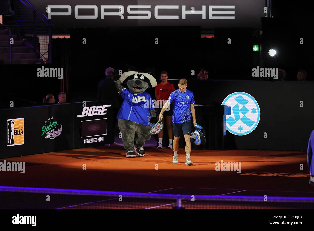 Stuttgart, Baden-Wuerttemberg, Alemania. 15 de abril de 2024. Mark Stein (Stuttgart Kickers) Camina en la cancha durante el 47. Porsche Tennis Grand Prix Stuttgart - WTA500 (Imagen de crédito: © Mathias Schulz/ZUMA Press Wire) ¡SOLO USO EDITORIAL! No para USO comercial! Foto de stock