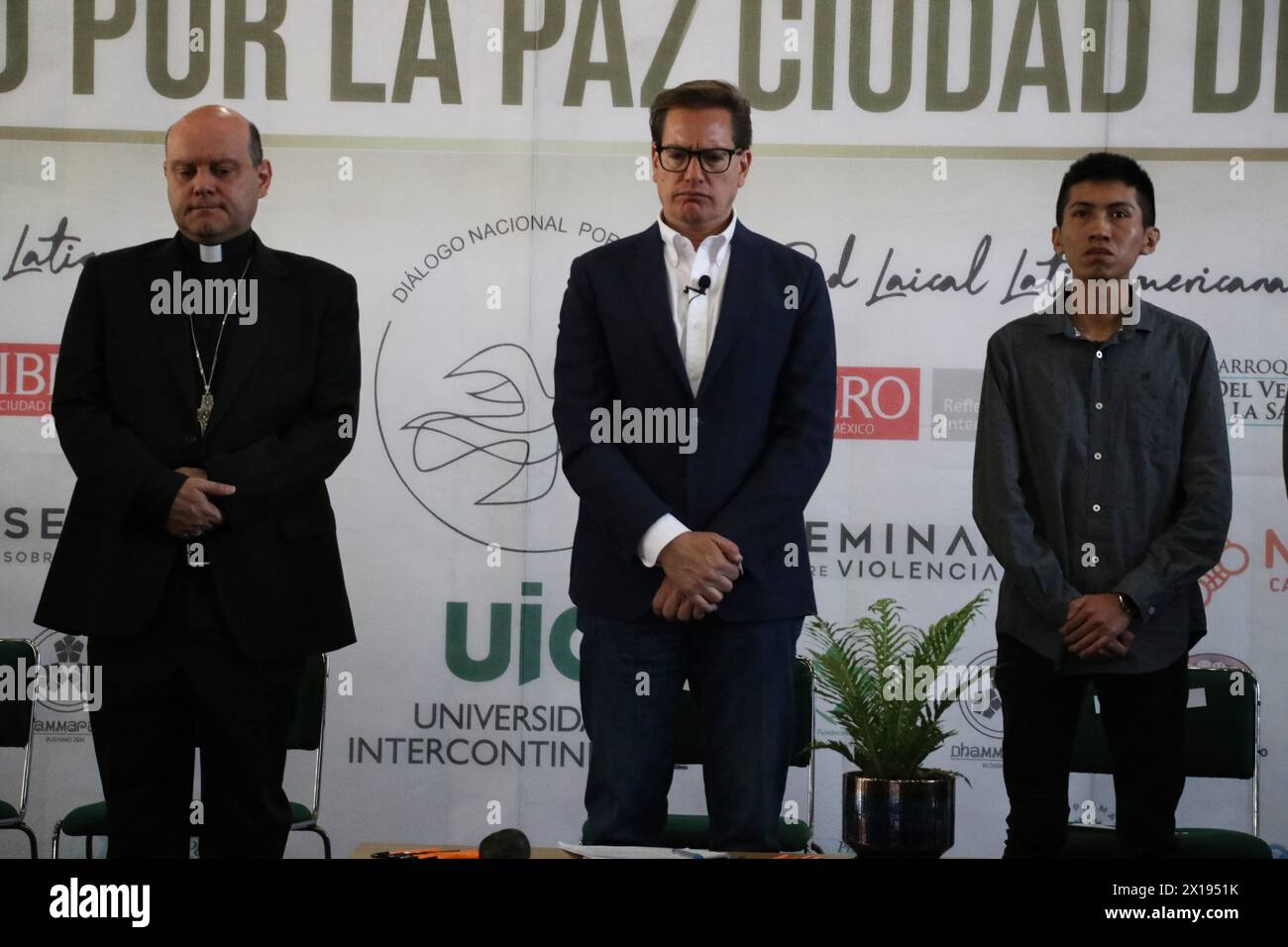 Ciudad de México, México. 15 de abril de 2024. El candidato a Jefe de Gobierno de la Ciudad de México por el partido Movimiento Ciudadano, SalomÃ³n Chertorivski, durante la firma del 'Compromiso con la Paz: Estrategias de Política Pública para la Paz de la Ciudad de México' en la Universidad Intercontinental (imagen de crédito: © Jose Luis Torales/eyepix vía ZUMA Press Wire) No para USO comercial! Foto de stock