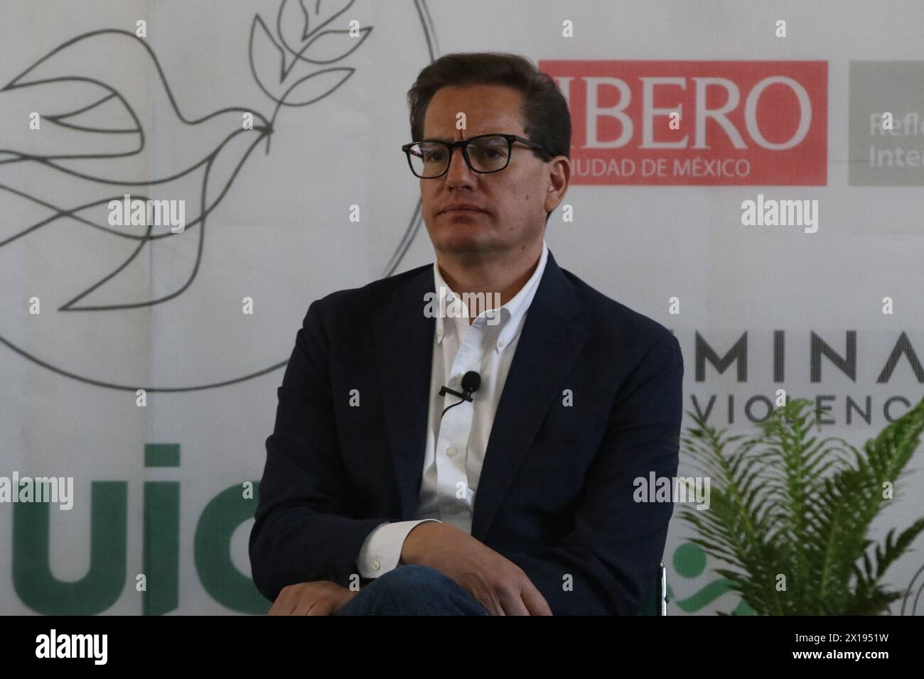 Ciudad de México, México. 15 de abril de 2024. El candidato a Jefe de Gobierno de la Ciudad de México por el partido Movimiento Ciudadano, SalomÃ³n Chertorivski, durante la firma del 'Compromiso con la Paz: Estrategias de Política Pública para la Paz de la Ciudad de México' en la Universidad Intercontinental (imagen de crédito: © Jose Luis Torales/eyepix vía ZUMA Press Wire) No para USO comercial! Foto de stock