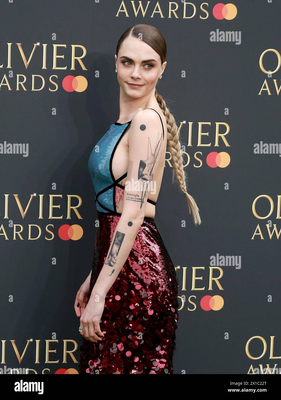 Londres, Reino Unido. 14 de abril de 2024. Cara Delevingne asiste a los Olivier Awards 2024 en el Royal Albert Hall de Londres. Crédito: SOPA Images Limited/Alamy Live News Foto de stock