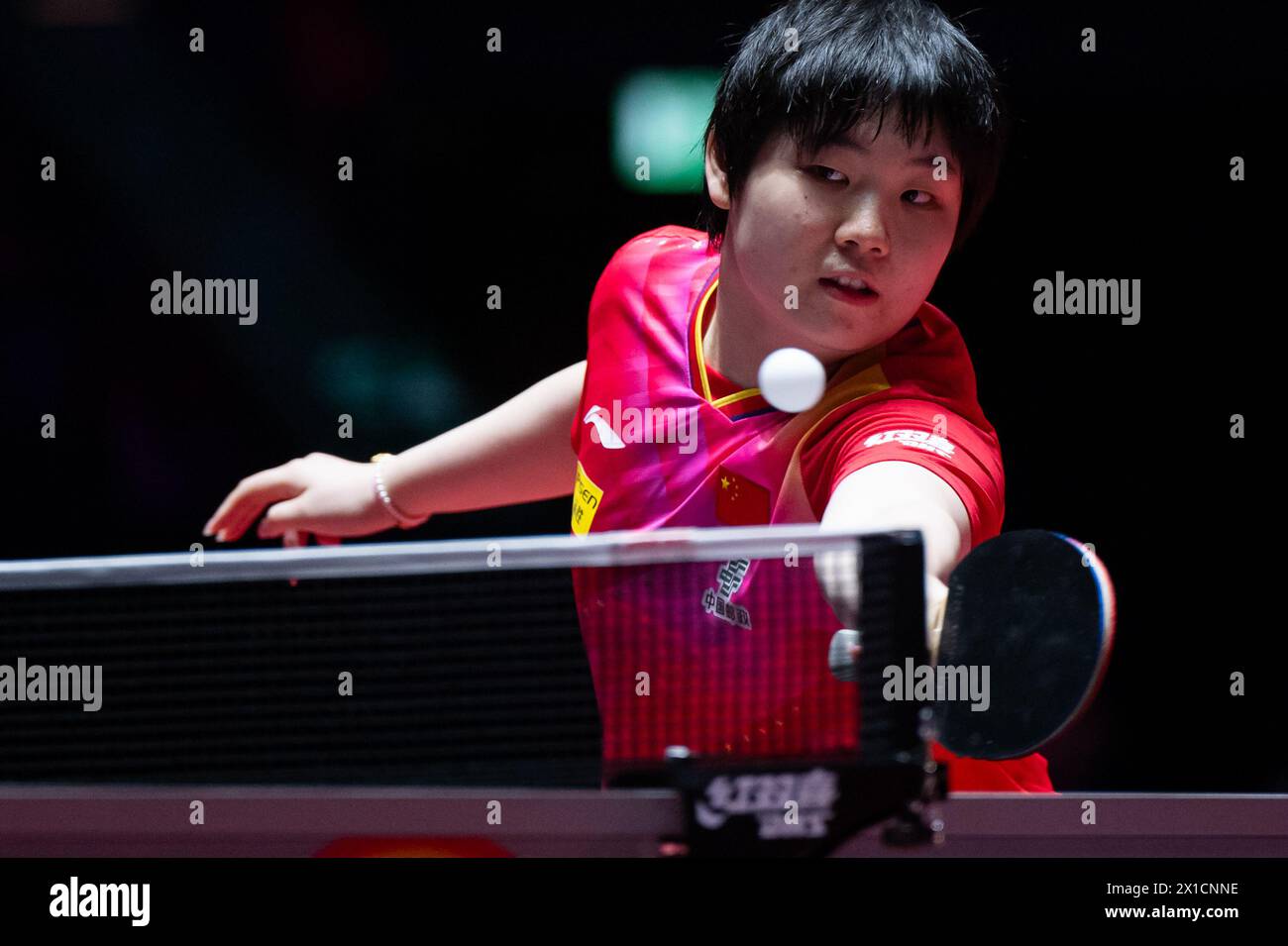 Macao, China. 16 de abril de 2024. Kuai Man de China regresa durante el partido de singles femenino contra Jian Fang Lay de Australia en la Copa Mundial ITTF Macao 2024 en el Galaxy Arena en Macao, China, 16 de abril de 2024. Crédito: Cheong Kam Ka/Xinhua/Alamy Live News Foto de stock