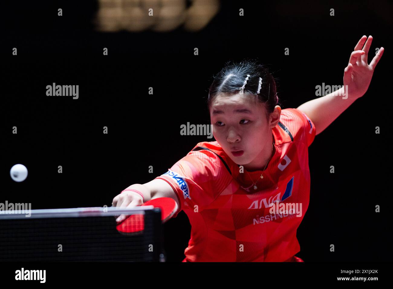 Macao, China. 17 de abril de 2024. Harimoto Miwa de Japón regresa durante el partido de singles femenino contra Kim Nayeong de Corea del Sur en la Copa Mundial ITTF Macao 2024 en el Galaxy Arena en Macao, China, 17 de abril de 2024. Crédito: Cheong Kam Ka/Xinhua/Alamy Live News Foto de stock