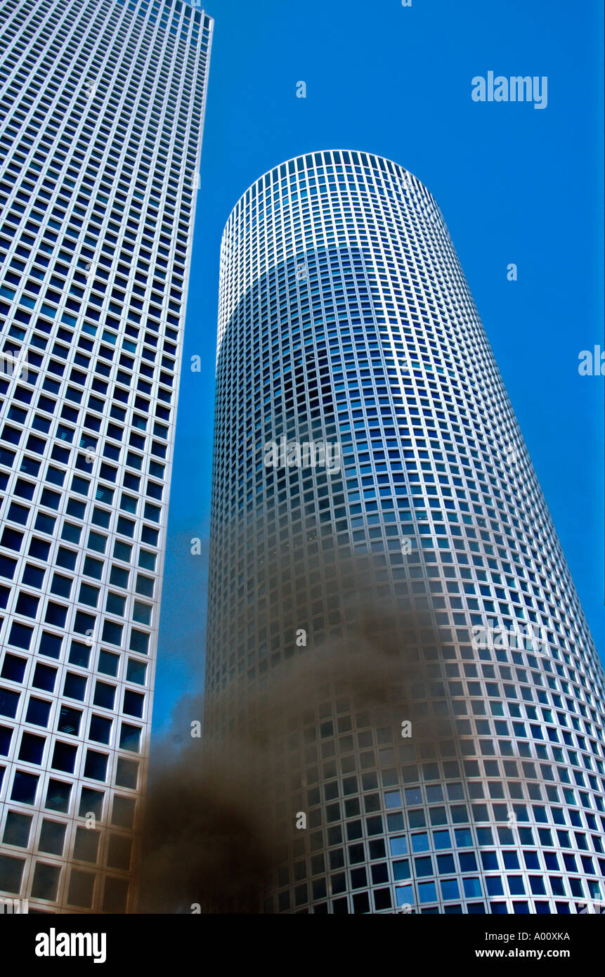 Un simulacro de incendio durante un simulacro de incendio en un edificio  alto Fotografía de stock - Alamy