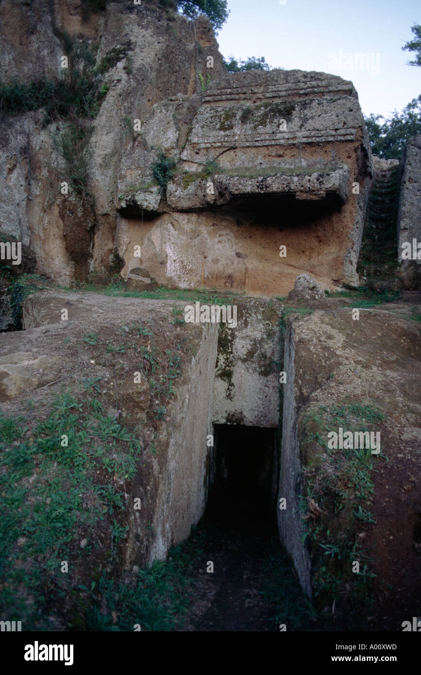 Las tumbas etruscas antes romanos cerca de SOVANA TOSCANA ITALIA Foto de stock