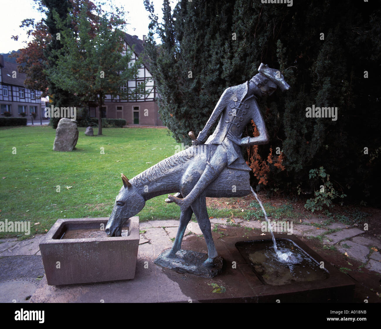 Skulptur, Plastik, Brunnenfigur, Muenchhausen-Brunnen', 'Luegenbaron Muenchhausen, Bodenwerder, el Weser, el Weserbergland, Niedersachsen Foto de stock