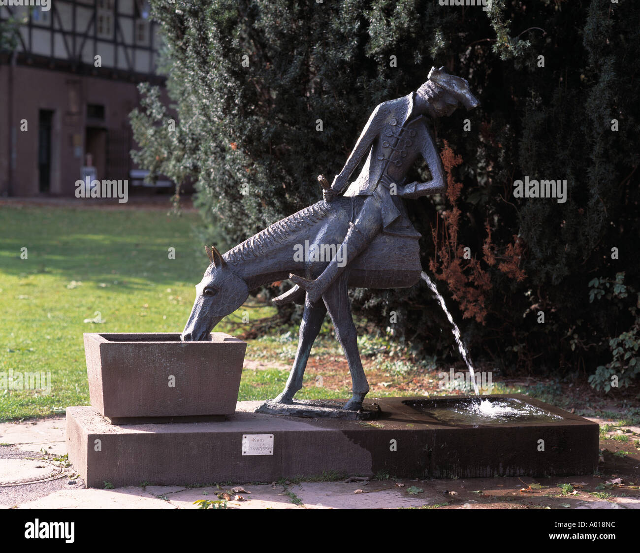 Skulptur, Plastik, Brunnenfigur, Muenchhausen-Brunnen', 'Luegenbaron Muenchhausen, Bodenwerder, el Weser, el Weserbergland, Niedersachsen Foto de stock