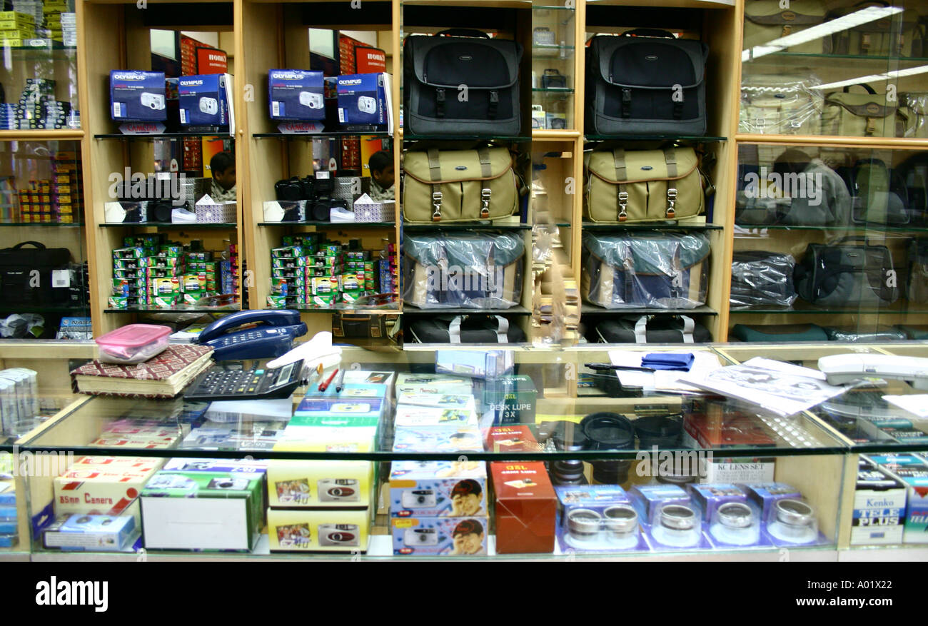 RSC0235 mostrador de ventas de una tienda de productos fotográficos  Fotografía de stock - Alamy