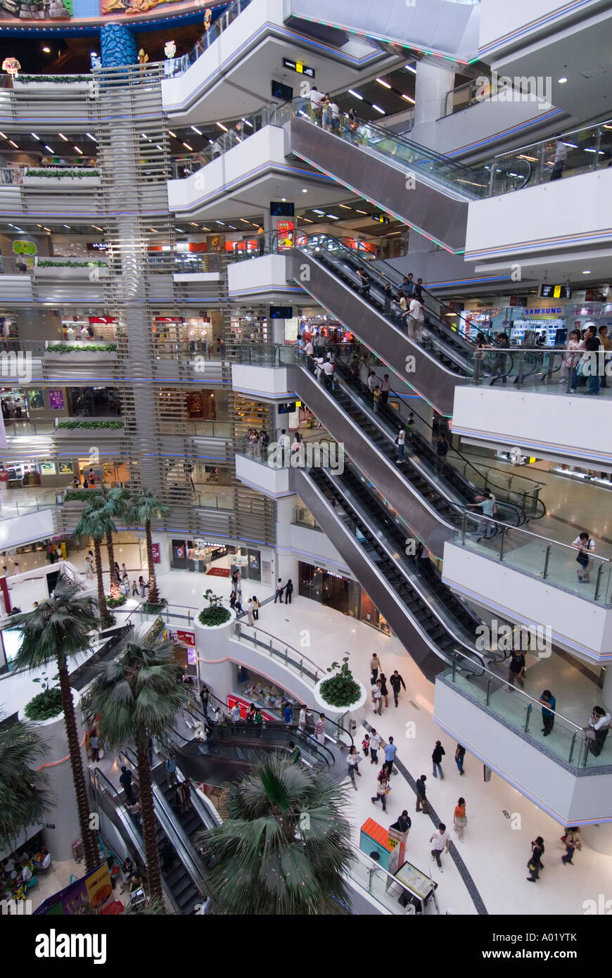 Guangzhou shopping mall fotografías e imágenes de alta resolución - Alamy