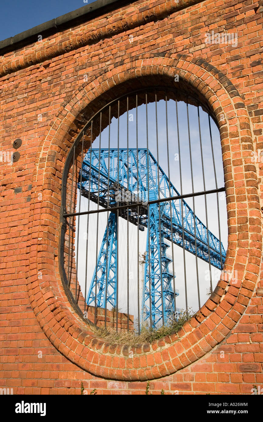 Tees Transporter Bridge, o el puente de trasbordador aéreo Middlesbrough Transporter es el puente más lejano que cruza River Tees, Inglaterra Foto de stock