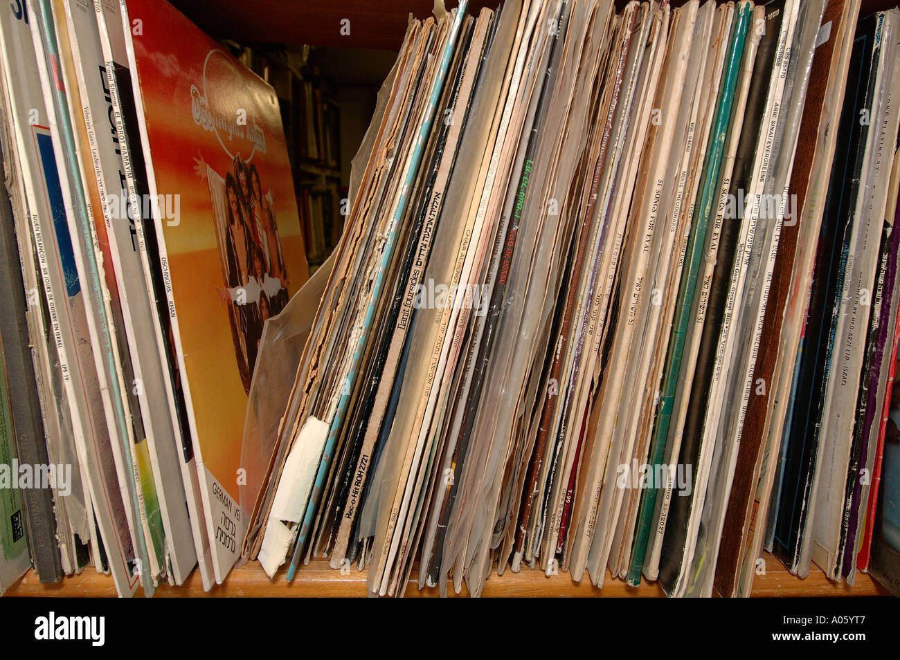 Pila de fundas de discos de vinilo LP Foto de stock
