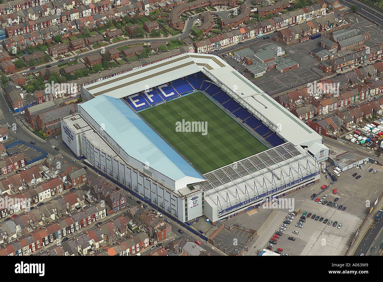 Vista aérea de Everton Football Club de Liverpool también conocido como Goodison Park, hogar de los caramelos o Toffeemen y el Blues Foto de stock